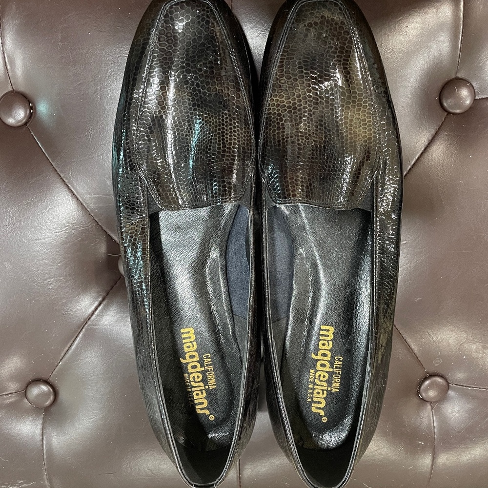 Black patent dress shoe size 13M